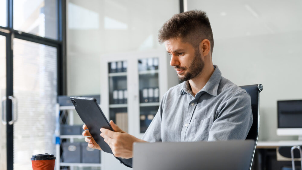 a-smart-caucasian-businessman-sit-confidently-desk-2025-06-18-23-30-33-utc-scaled-e1751646154117.jpg